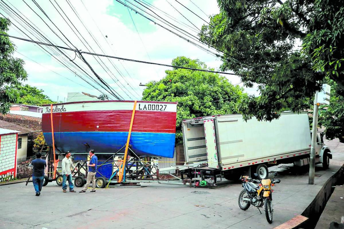¿Qué pasó con el velero Rosalinda? Su creador desistió a su sueño y se fue de Honduras