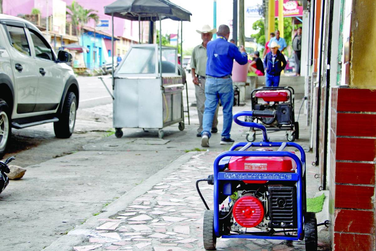 Las interrupciones del fluido eléctrico se extienden por varias horas y son recurrentes.