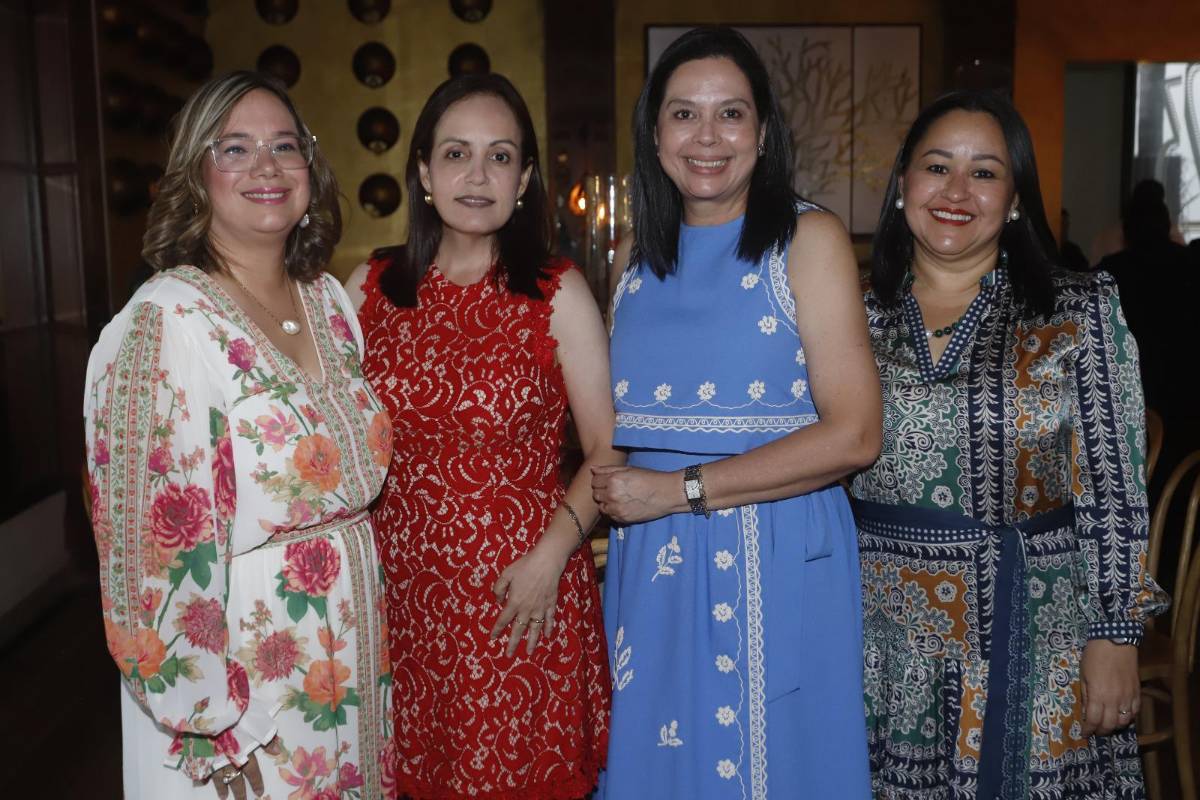 Alery Reyes Borjas celebra su despedida de soltera con seres queridos