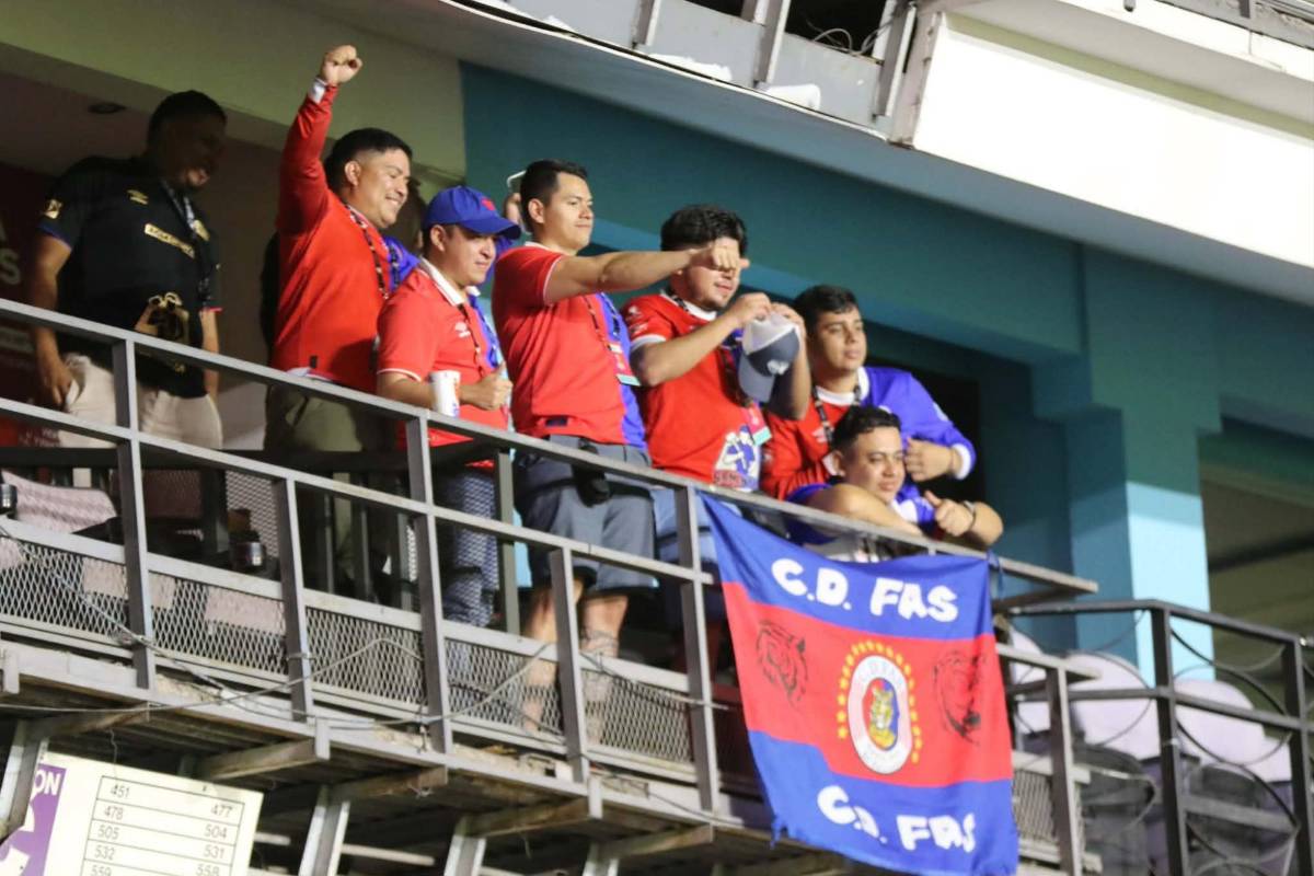 Motagua celebra, exOlimpia presente y las lindas chicas que enamoraron en el Nacional