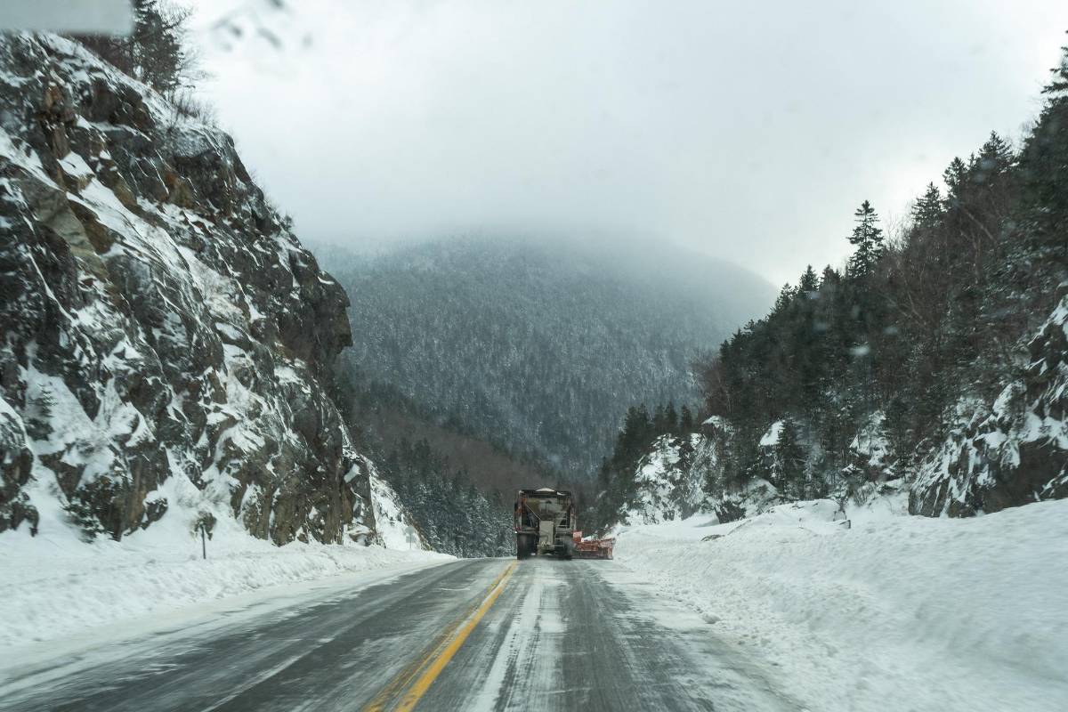 La tormenta invernal ha provocado decenas de accidentes en las carreteras.