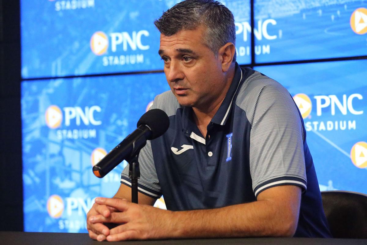 Para ‘Rambo‘ de León, Diego Vázquez no debe seguir en la Selección de Honduras.