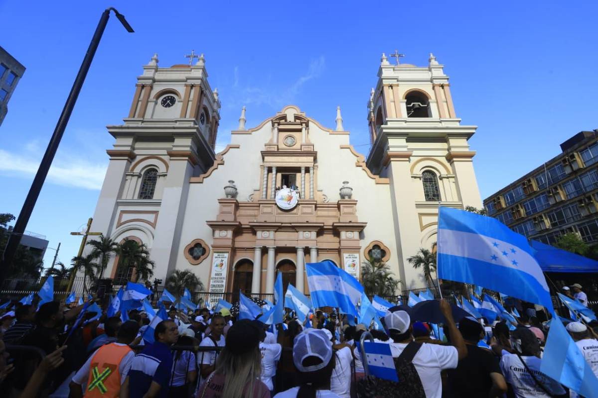 Impactantes imágenes de la caminata de oración en San Pedro Sula