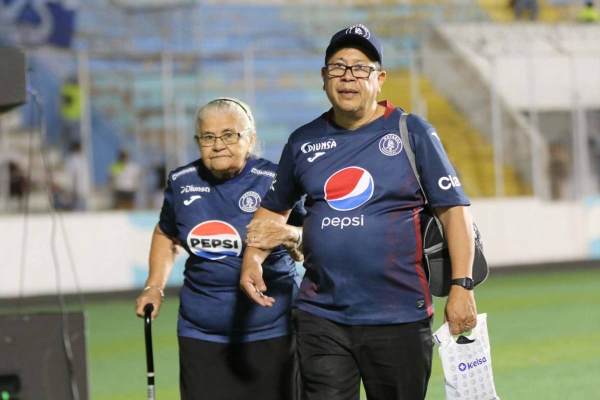 Motagua celebra, exOlimpia presente y las lindas chicas que enamoraron en el Nacional