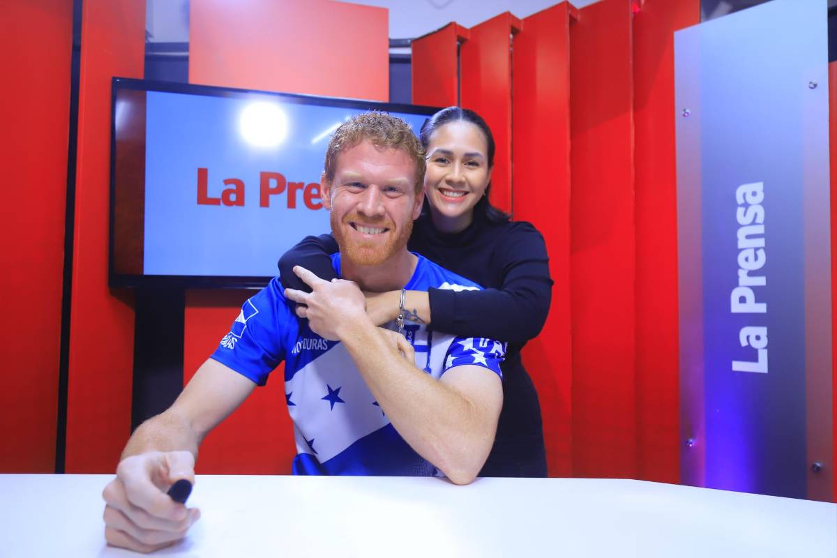 Mitchell Watson y Karen Martínez en el estudio de Diario LA PRENSA.