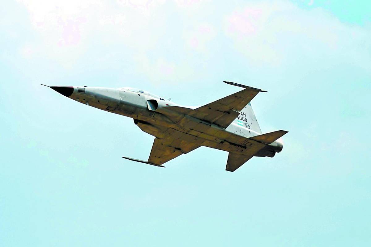 Invertirán $12 millones en remodelar tres cazas F-5