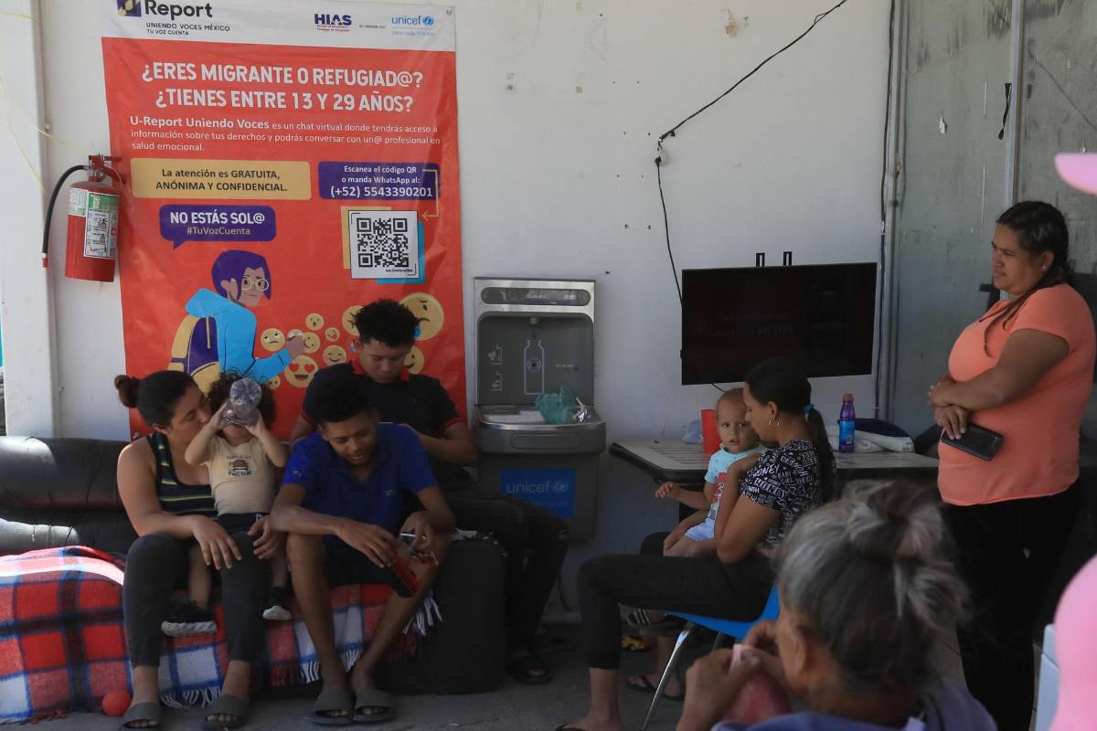 Migrantes alojados en el albergue “Tierra de Oro” en Ciudad Juárez, México, hasta que puedan cruzar la frontera con Estados Unidos.