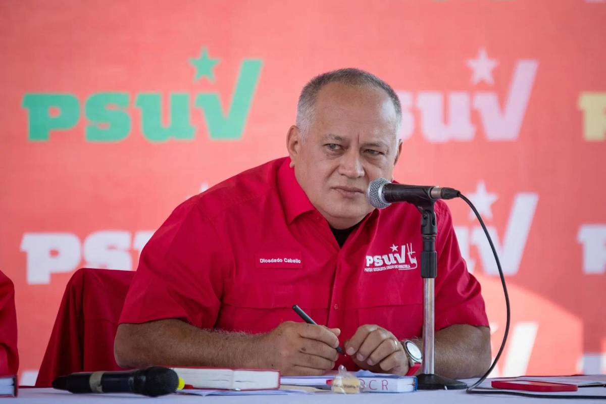 Maduro nombra a Diosdado Cabello ministro de Interior y Justicia para que traiga “paz”