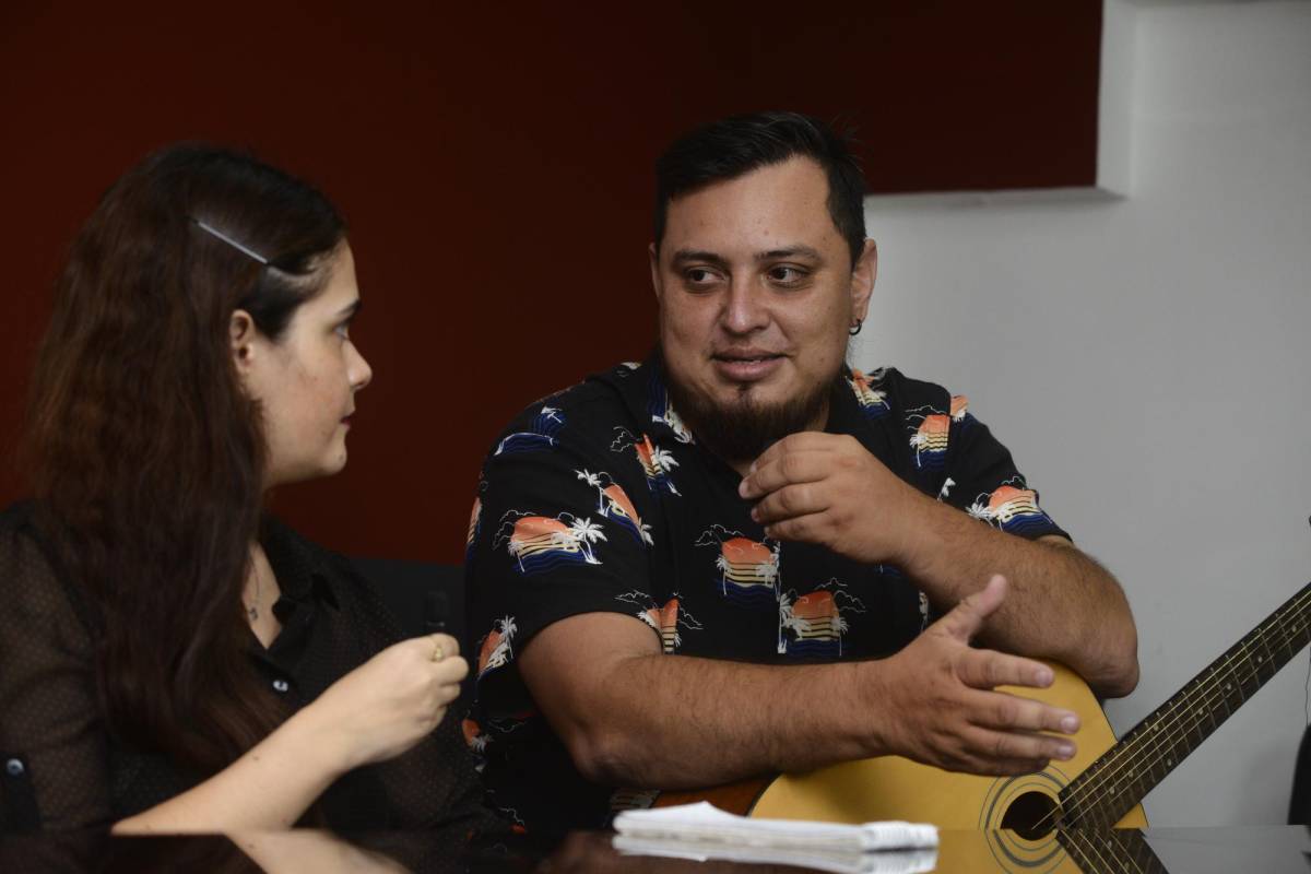Víctor Umanzor, fundador y guitarrista de la banda, durante una entrevista con LA PRENSA.