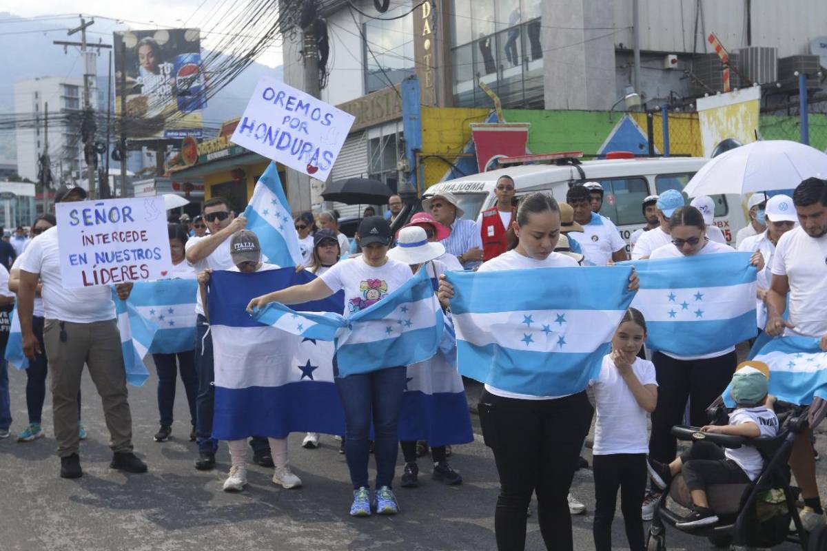 Impactantes imágenes de la caminata de oración en San Pedro Sula