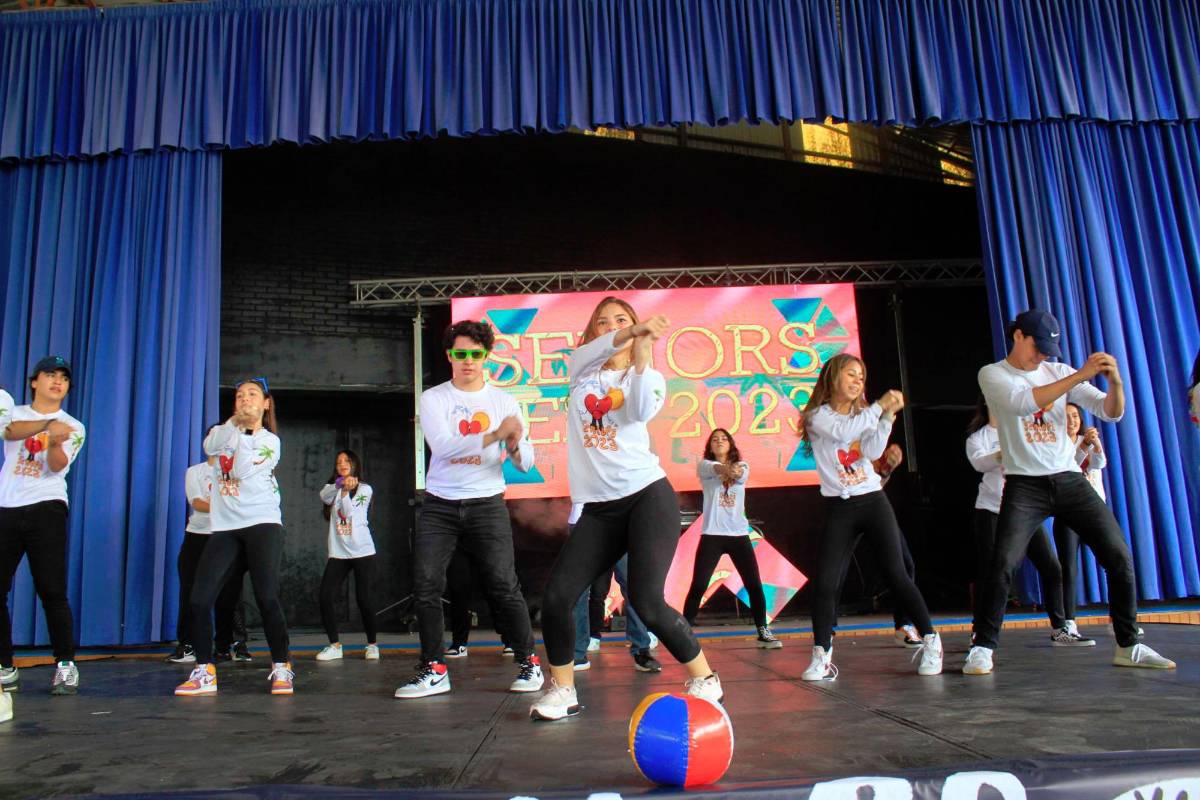 Seniors Entrance 2023 de la Episcopal School