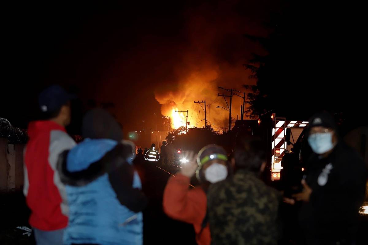 Un muerto y 15 heridos deja explosión de gasoducto de Pemex en México
