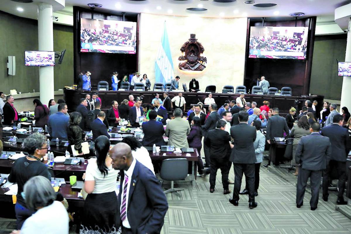 Aseguran que Nasralla no quedará inhabilitado tras renunciar como designado