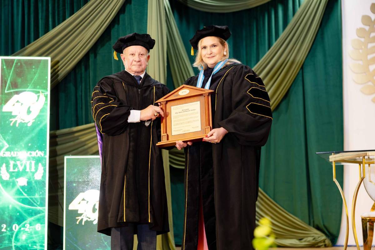 Fotos: La UTH celebra graduación a 332 nuevos profesionales