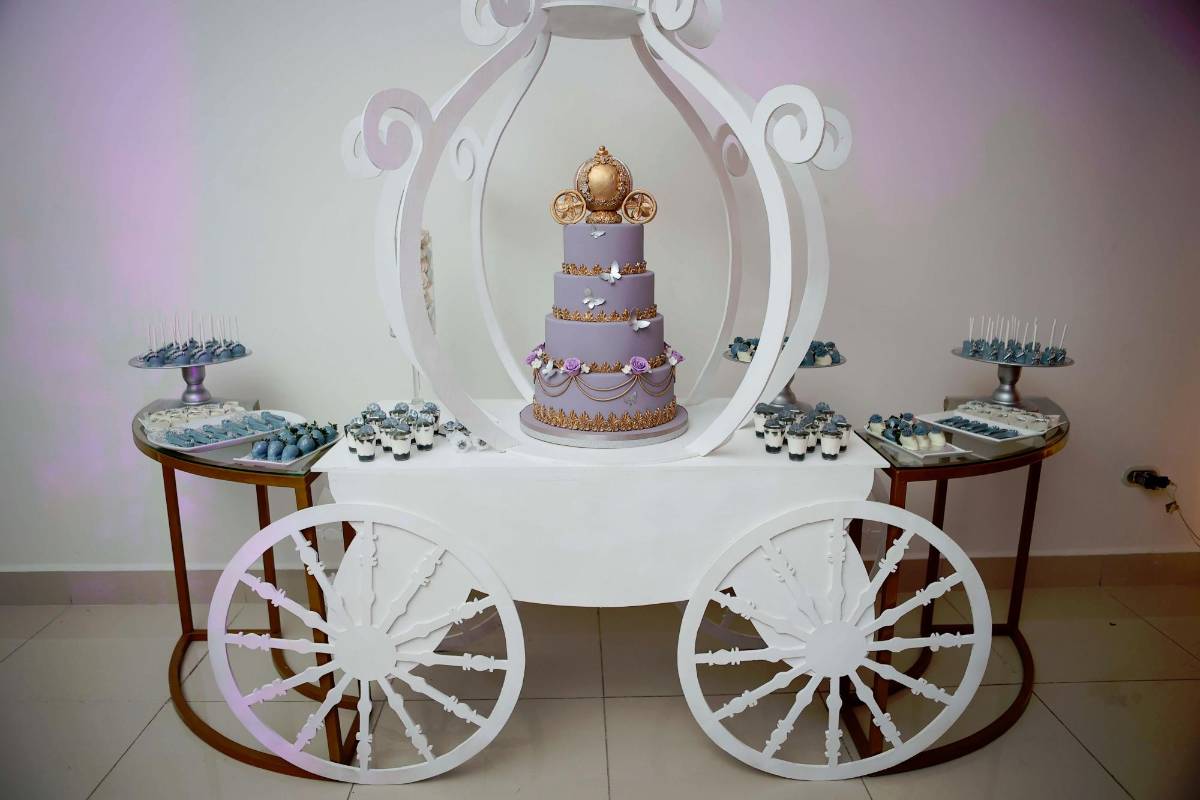 Laura Caballero celebra sus XV años