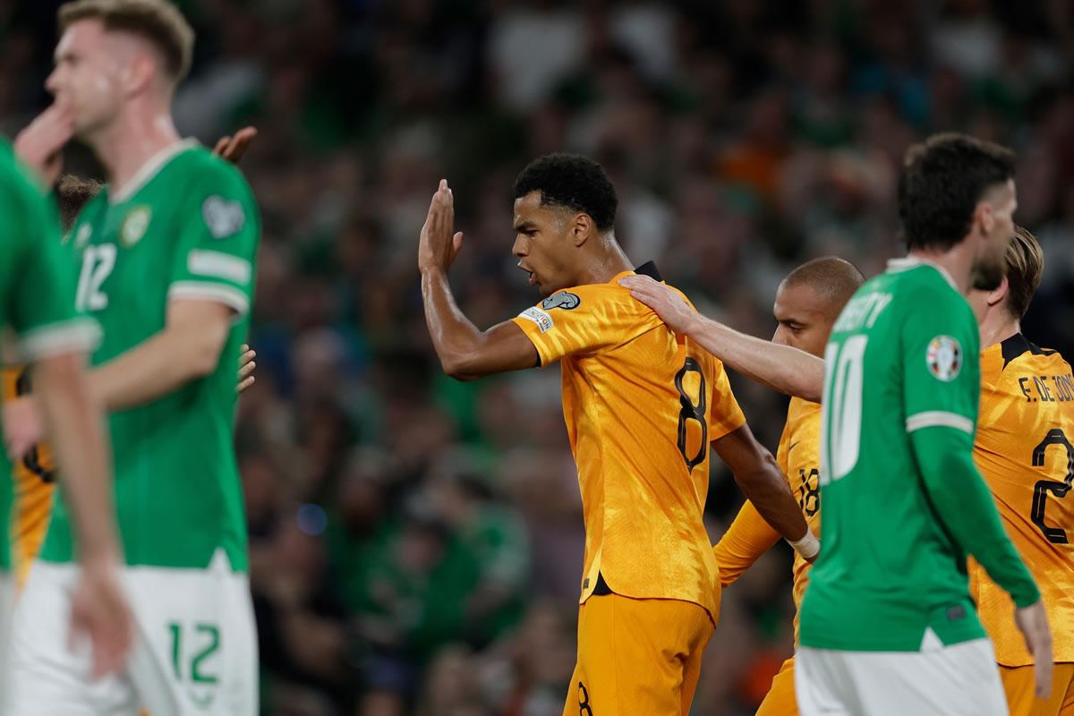 Cody Gakpo empató de penal para la Naranja Mecánica.