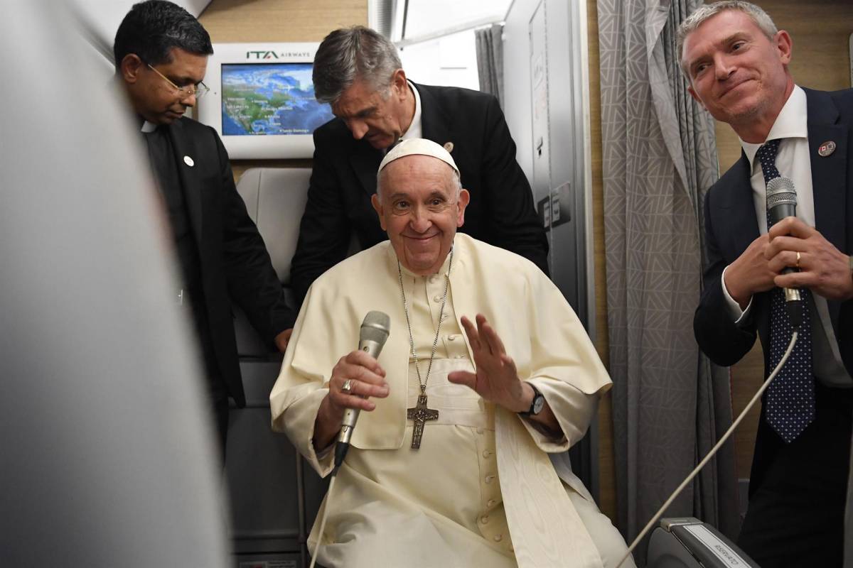 El papa deja puerta abierta a la renuncia y dice que no sería una catástrofe