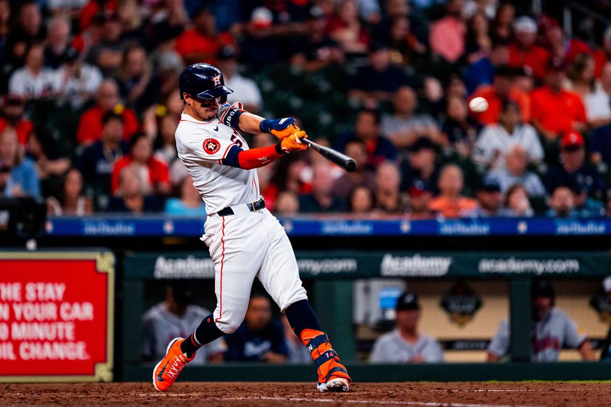 Así conectó Mauricio Dubón su solitario jonrón.