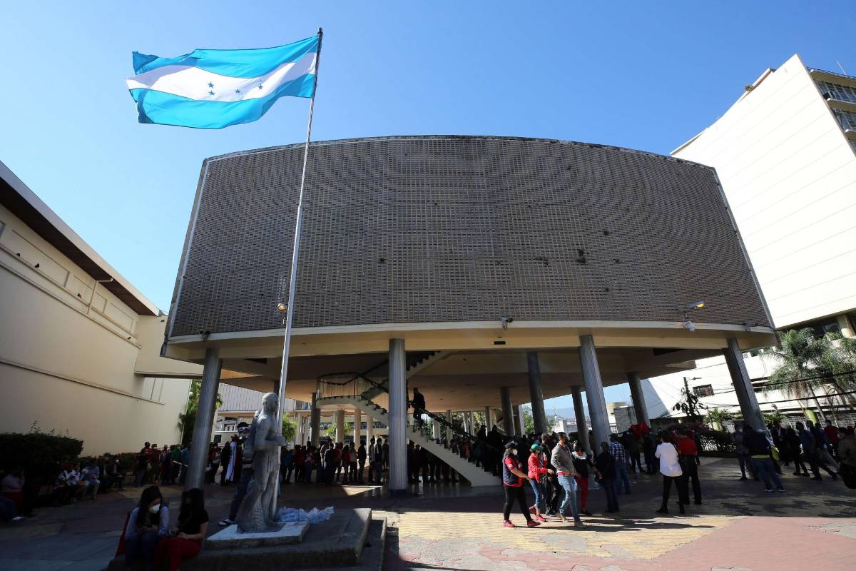 Liberales se autoconvocan para exigir retorno al Congreso