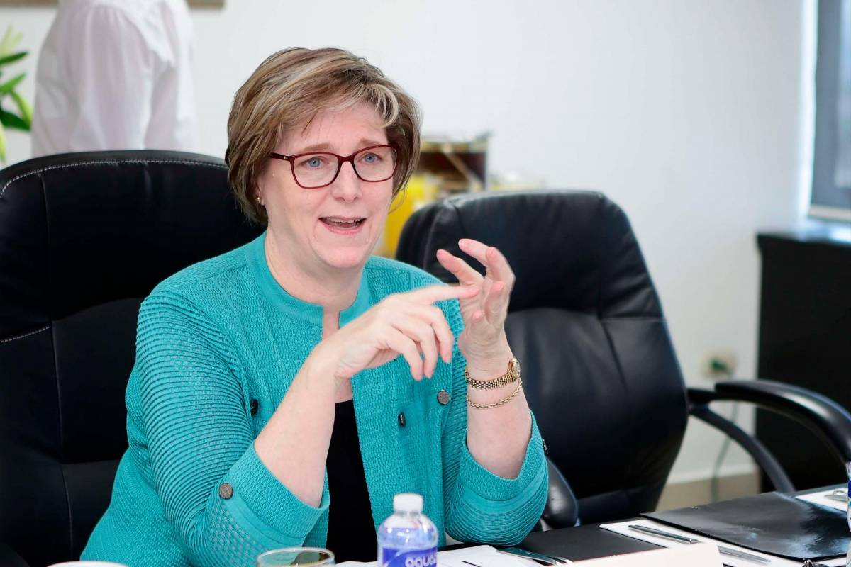 Laura Dogu: “Elección del fiscal es irregular y sin precedentes”