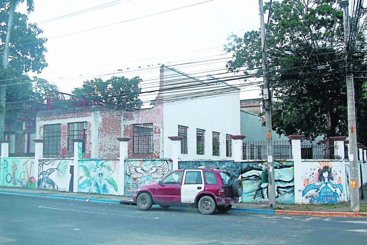 En abandono están varios edificios históricos de San Pedro Sula