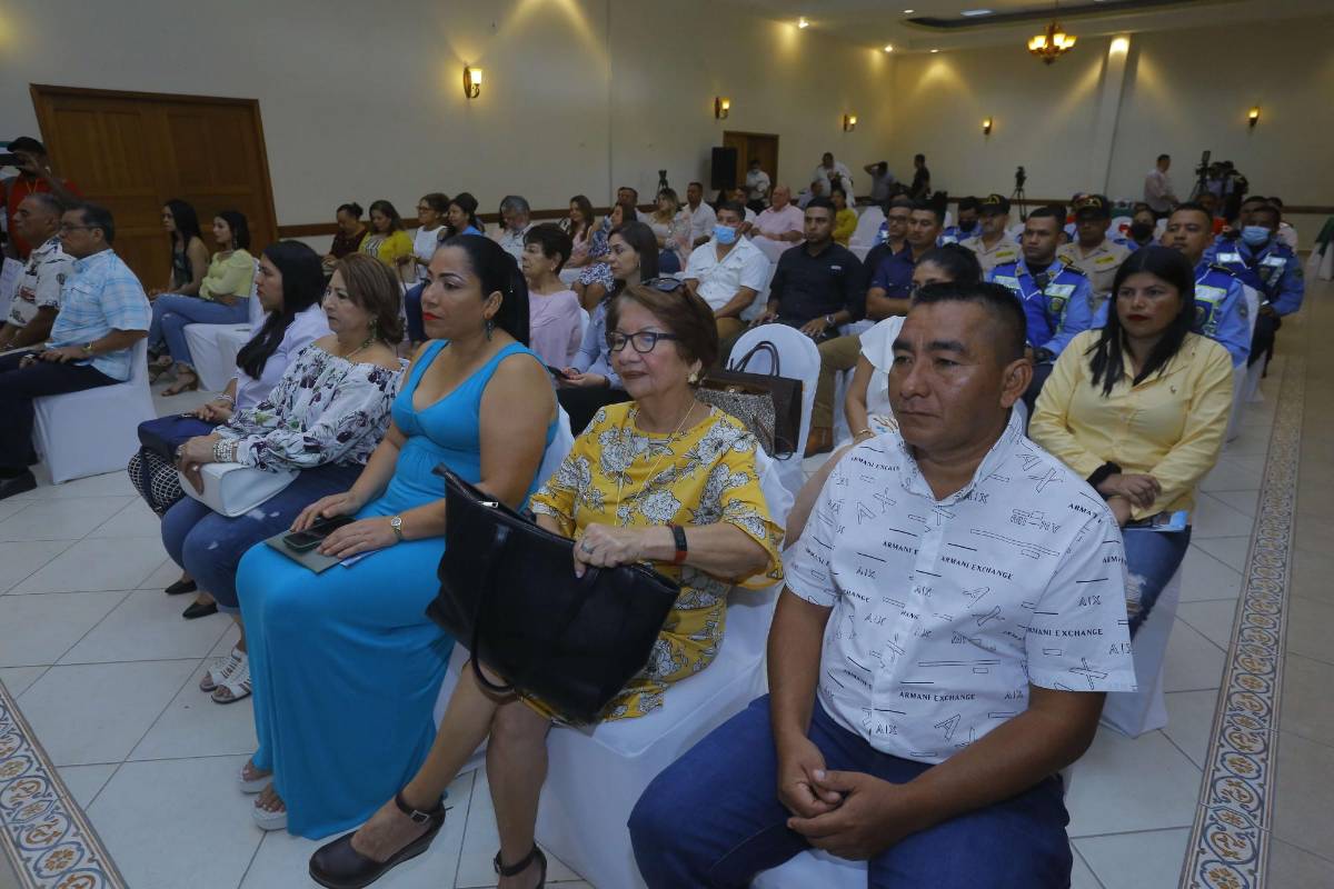 Autoridades municipales y del gobierno central lanzaron ayer la campaña de verano 2023.