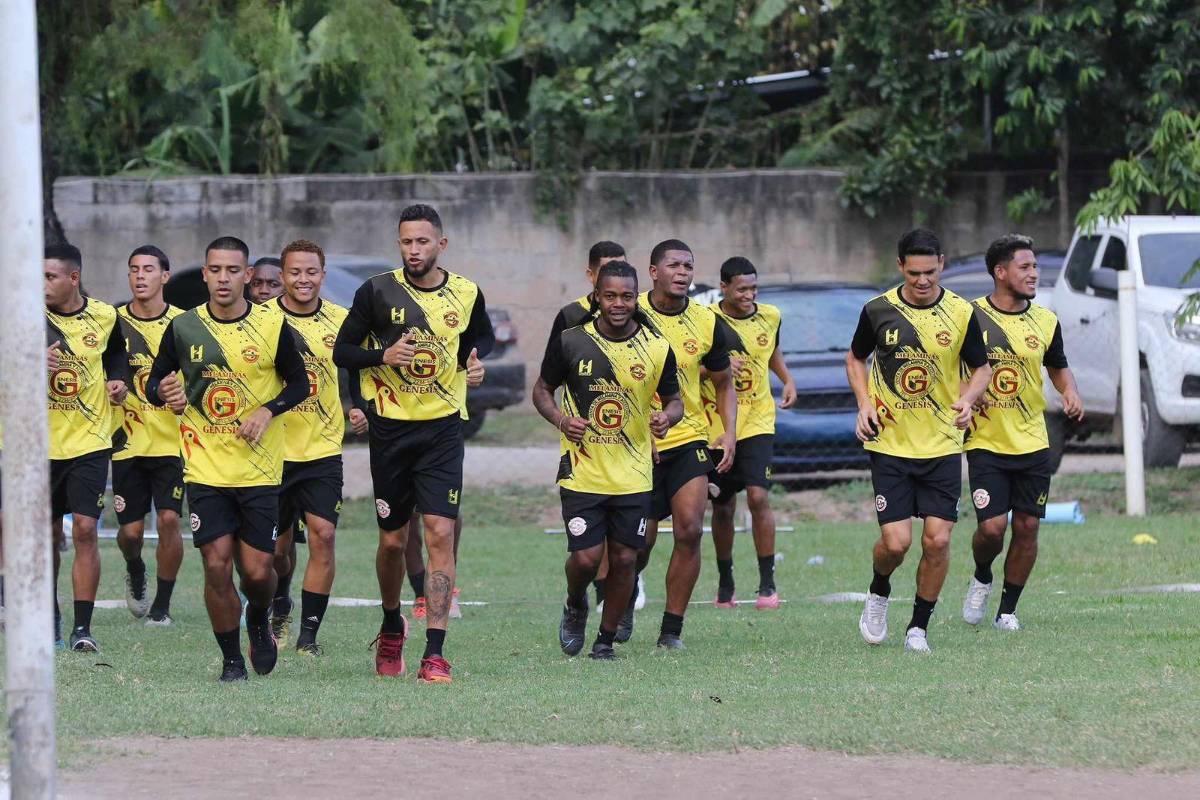 Entrenamiento del Génesis previo al partido de semifinales ante el Olimpia en Comayagua.
