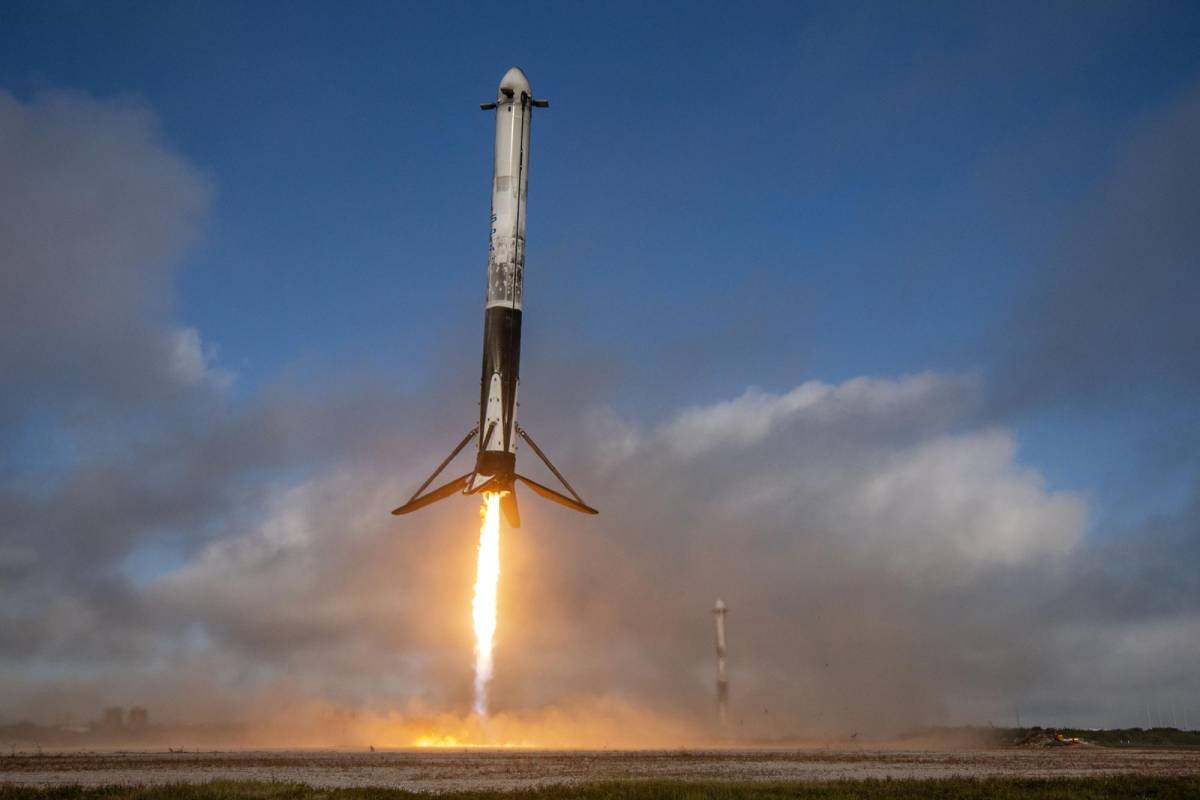 SpaceX lanza el cohete Falcon Heavy, el más poderoso del mundo