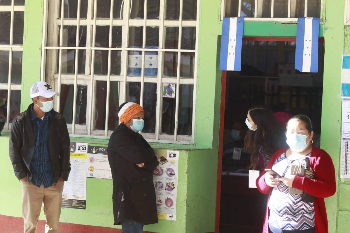 Los pobladores de La Esperanza salieron a los distintos centros de votación.