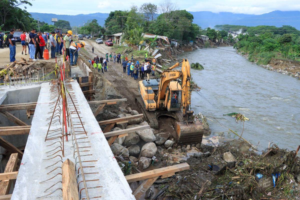 Aceleran los trabajos en el puente que conduce a Jucutuma