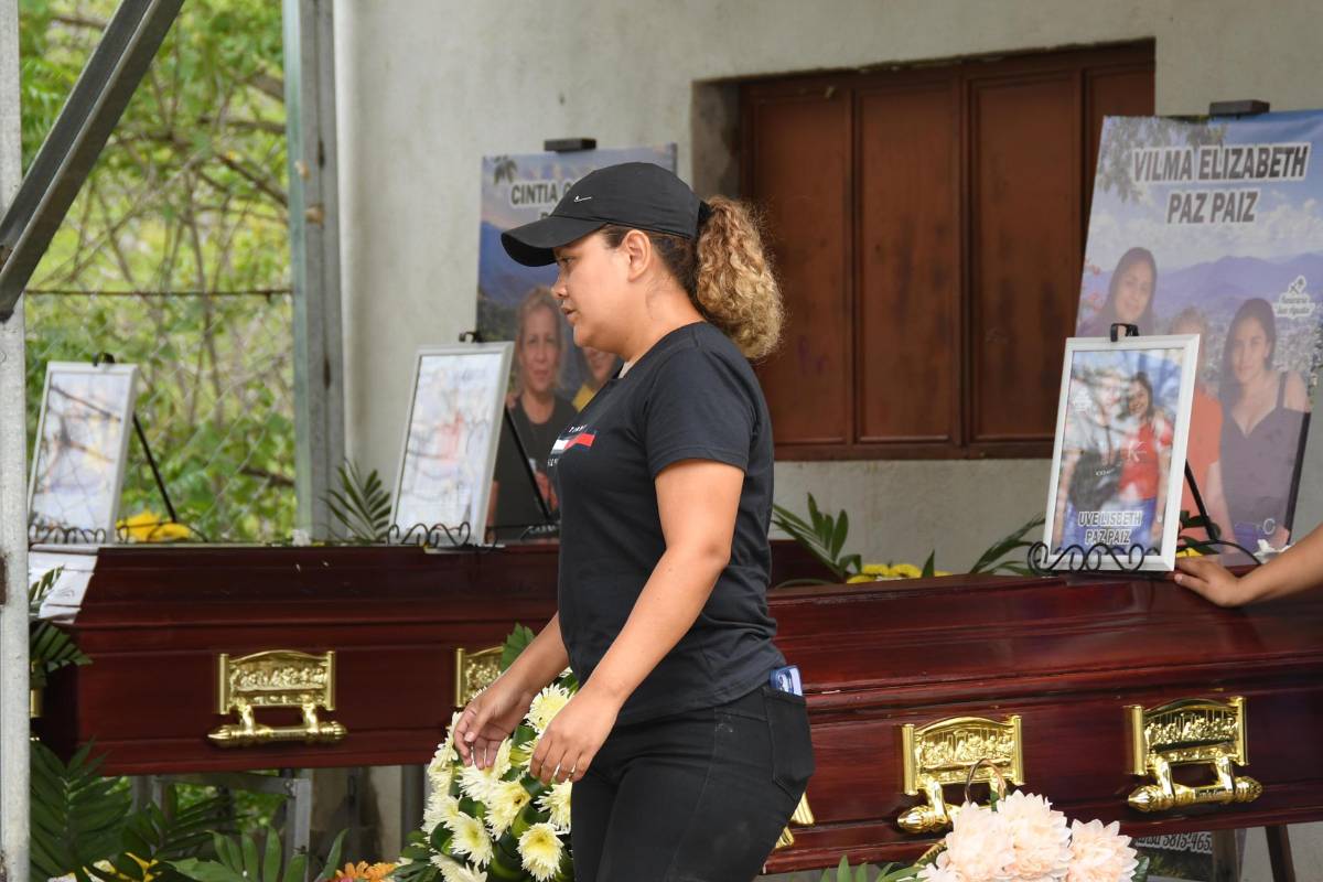 Iban a echar gasolina. Había helicópteros disparando: consternación en Guatemala por masacre