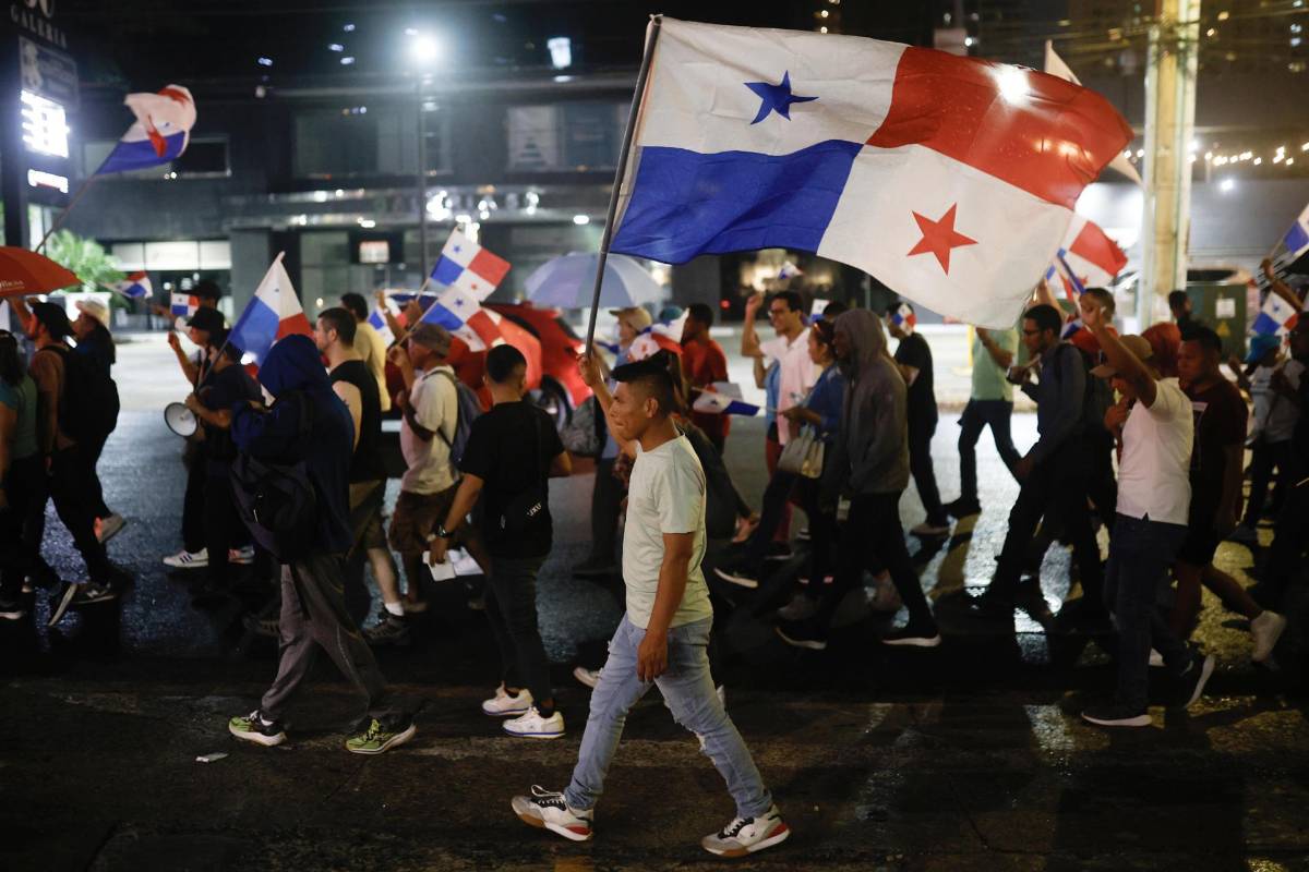 Masivas protestas y bloqueos en Panamá contra reformas de Mulino