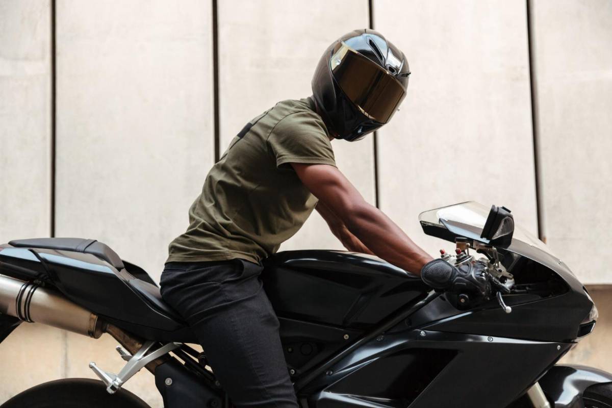 Aunque tu moto no haya recorrido una distancia determinada, el cambio de aceite no debería tardar más de seis meses.