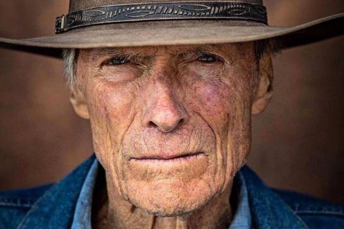 Clint Eastwood luce irreconocible en entrevista