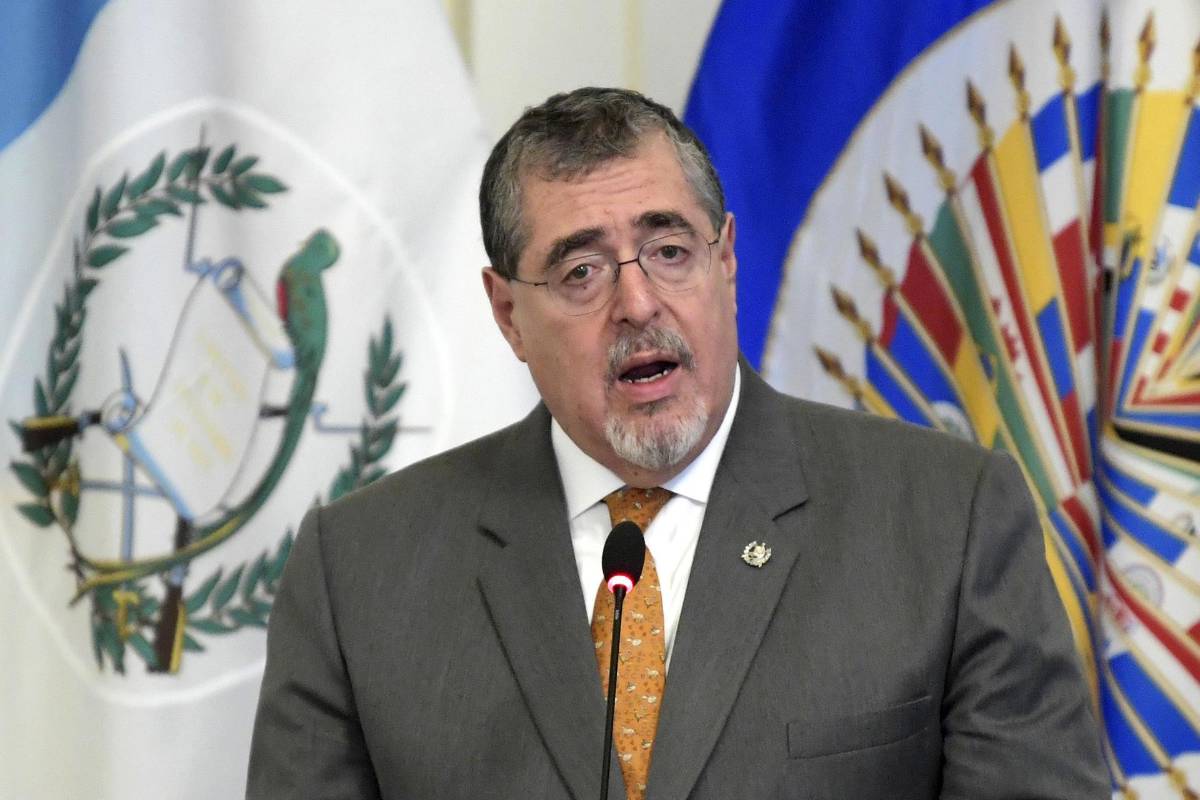 Presidente de Guatemala califica como “preocupante” el proceso electoral en Venezuela