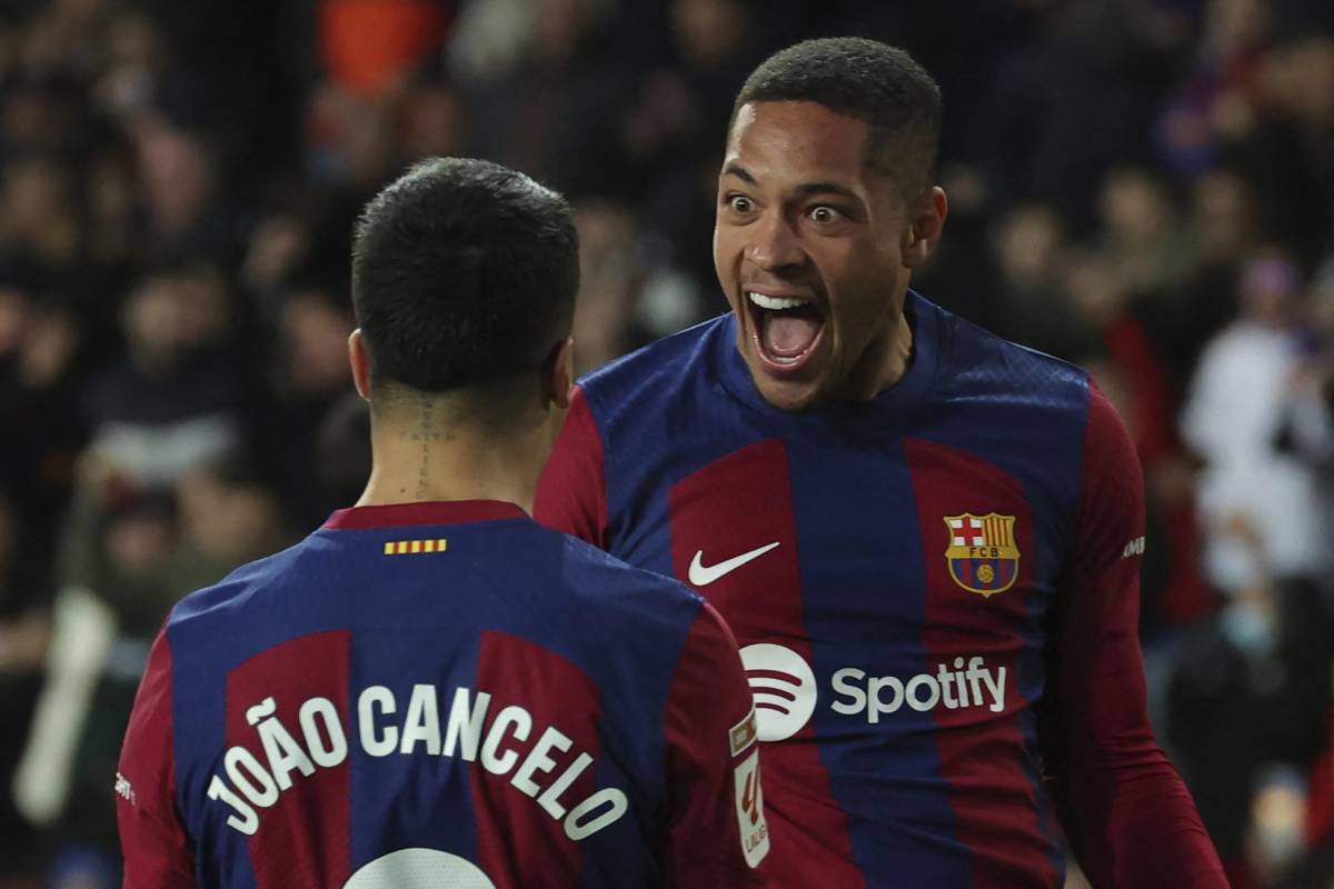 Vitor Roque rescata al Barcelona y le da el triunfo ante Osasuna