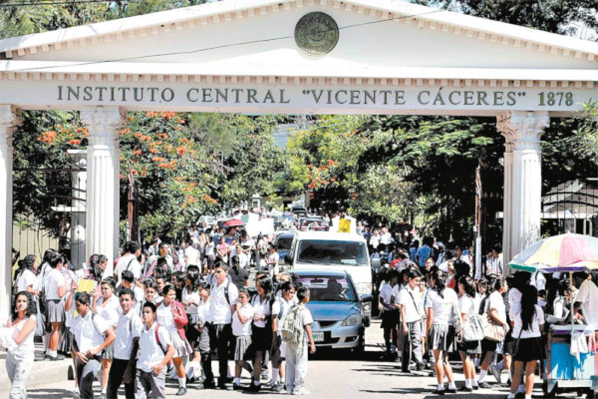 El 28.7% de jóvenes de entre 15 y 17 años asisten al colegio
