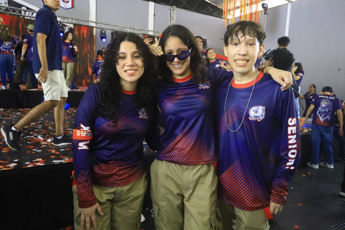 Seniors 2026 de la Freedom High School celebran su entrada triunfal