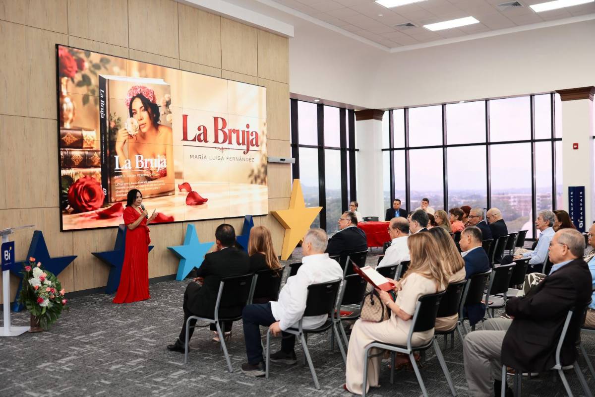 Así se vivió la presentación del libro La Bruja de María Luisa Fernández