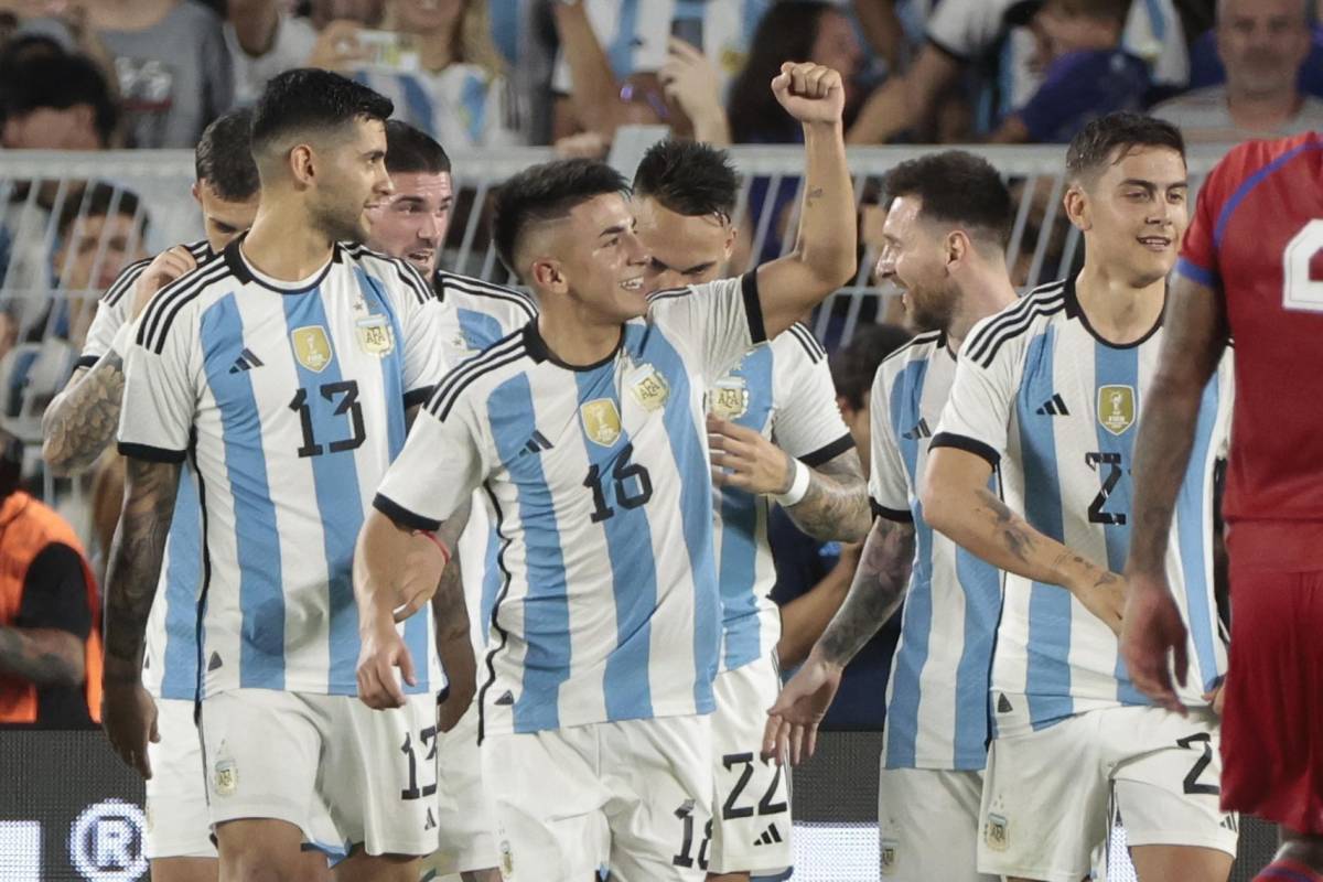 Thiago Almada celebrando el gol que abrió el marcador.