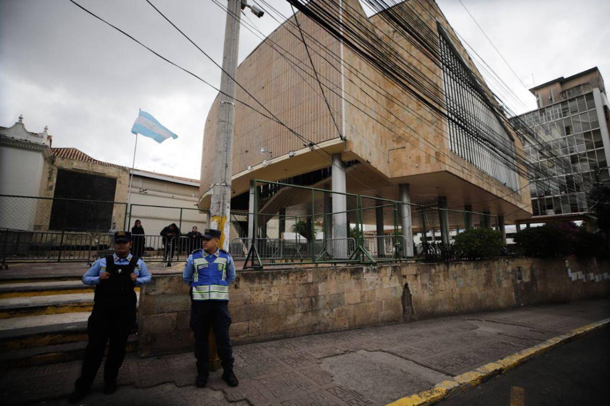 Fuerzas Armadas refuerzan seguridad en Tegucigalpa por agenda clave del Congreso