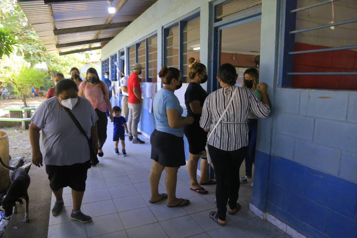 Poca afluencia de votantes en Centro Básico Héctor Guillén, de Chamelecón