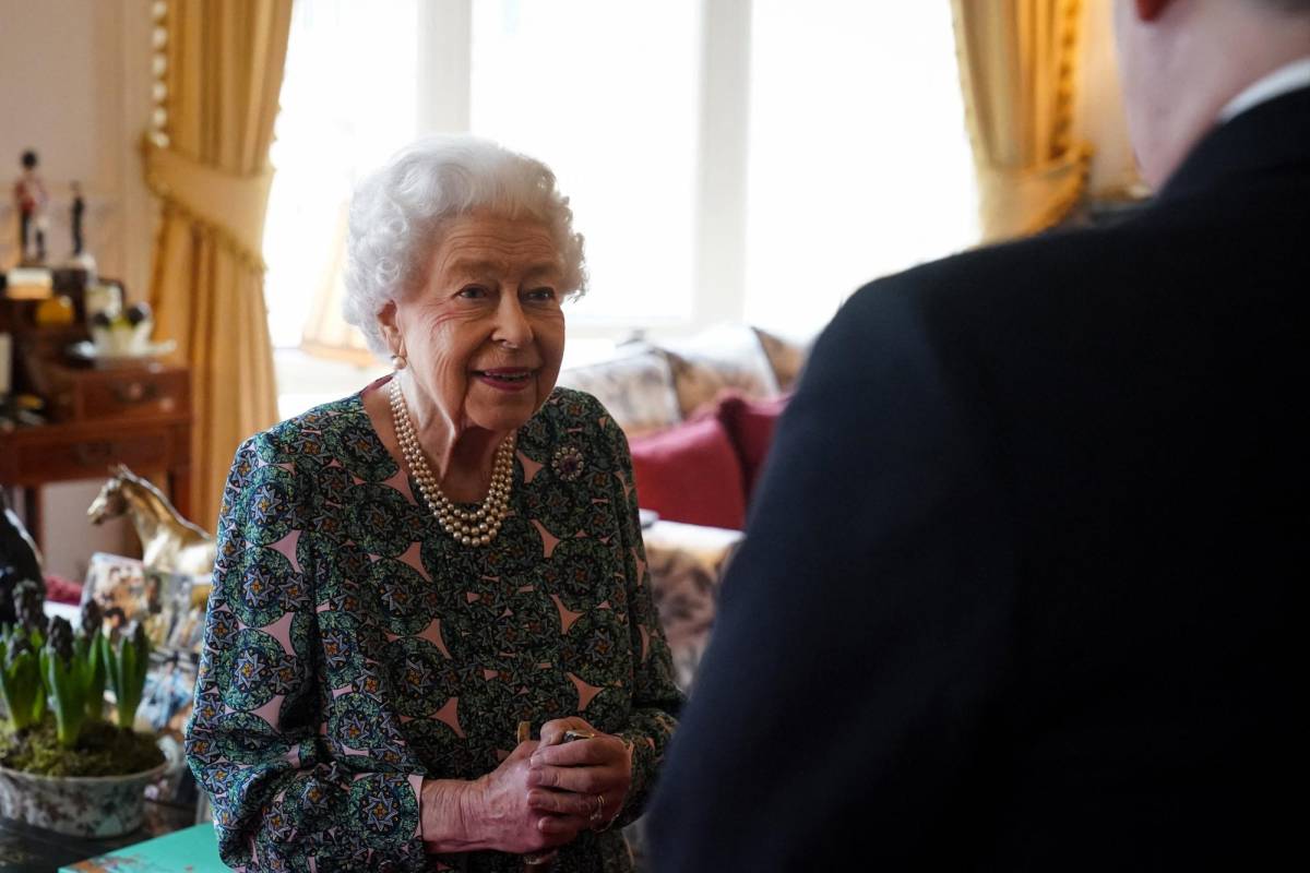 La reina Isabel II recibirá tratamiento anticovid con antivirales aprobados recientemente