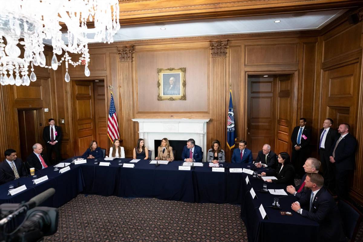 Melania Trump y la reina Letizia hacen tendencia el traje sastre  femenino