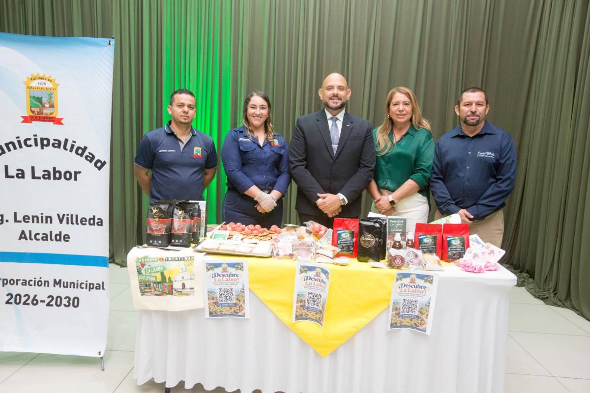 Fotos: UTH reconoce la trayectoria de Juan Bendeck con doctorado honorífico