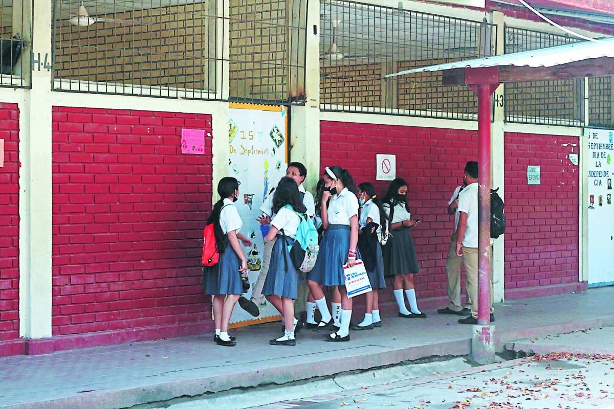 Cortés registra al menos 8,500 aplazados en secundaria