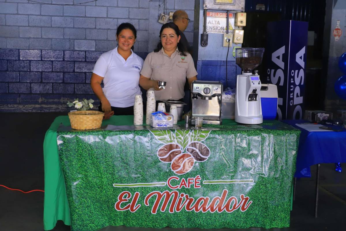 El exquisito sabor de Café El Mirador pudo ser degustado por los invitados.