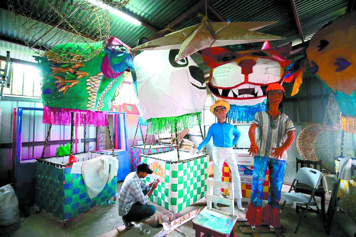 Desde ya se preparan para la gran fiesta del fin de semana.