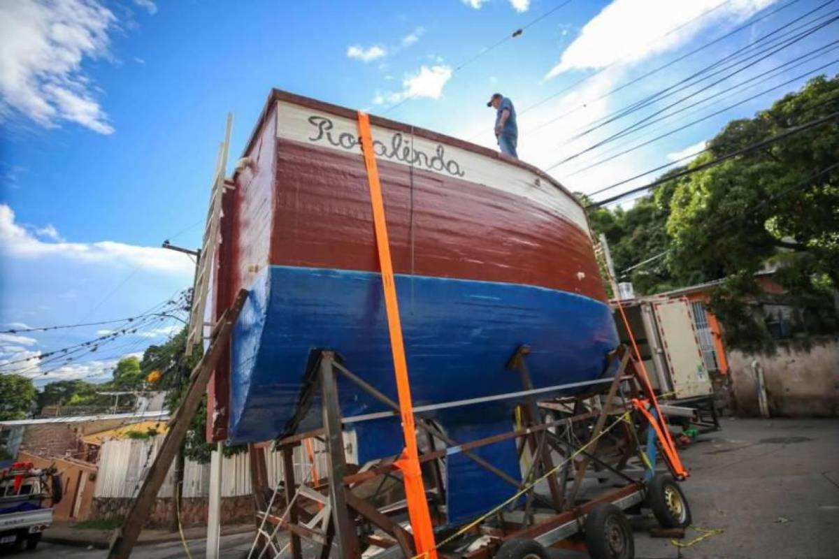 El efímero viaje del velero Rosalinda: se hundió al entrar en el mar