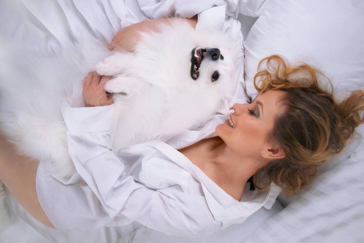 Riesgos y beneficios para los humanos de dormir con las mascotas